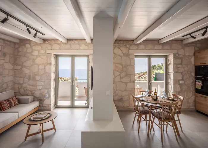 Yiannis Villa *